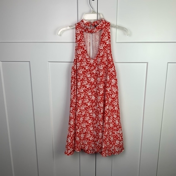 Lulus SMALL Lean Close Red White Floral Halter Neck Mini Swing Dress - Picture 2 of 7